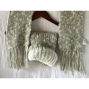 RARE Vintage Liz Claiborne Accessories Winter Hat and Scarf Set